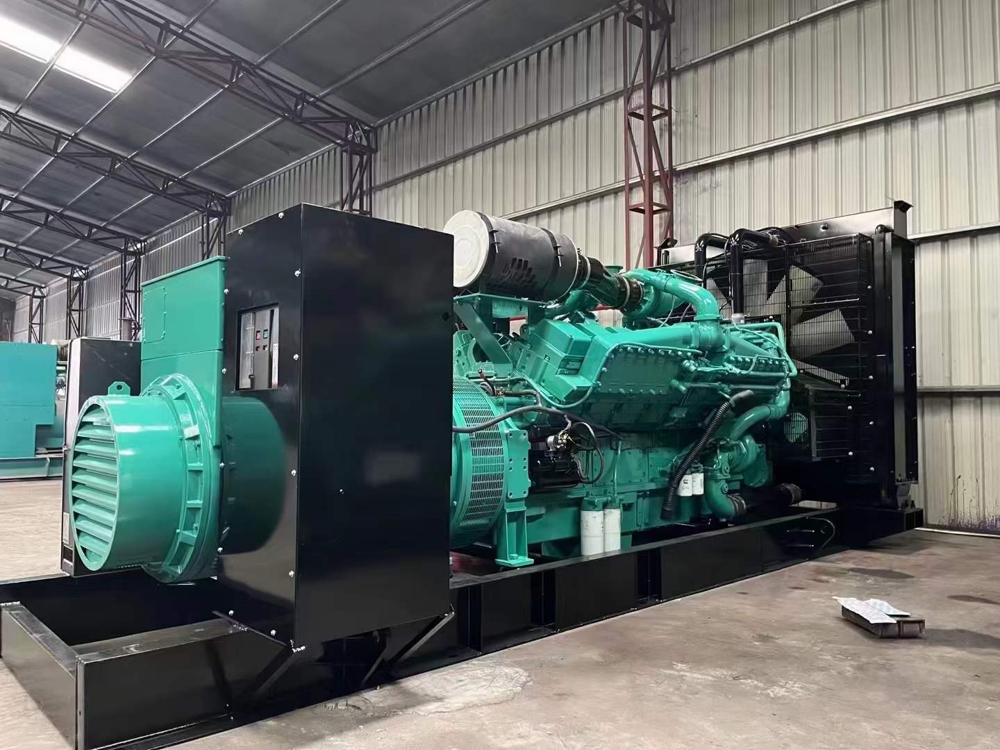 佛子山镇如何降低 800kW 柴油发电机输出电流的波动？