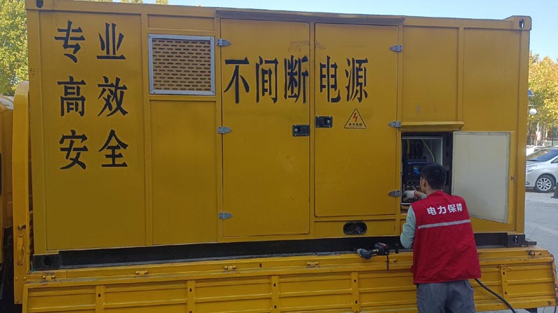 佛子山镇柴油发电机组和UPS电源配合使用时，如何避免切换过程中的电力中断？